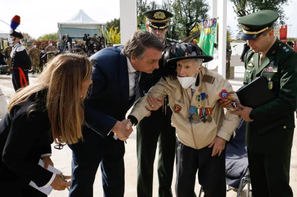 Bolsonaro homenageia soldados brasileiros que lutaram na 2ª Guerra