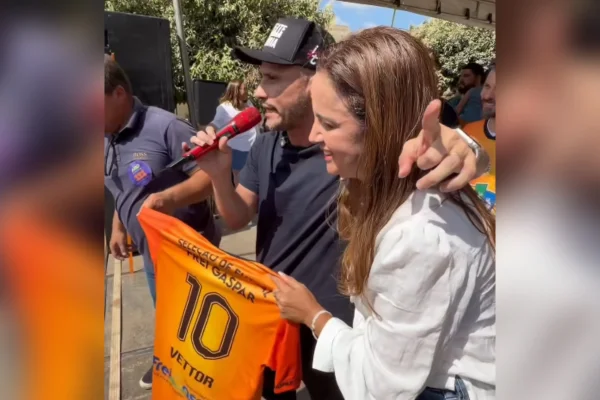 Cleitinho faz ato com prefeita do PT que abriu crise na sigla ao apoiá-lo