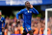 Moisés Caicedo e Estêvão fizeram os gols do Chelsea