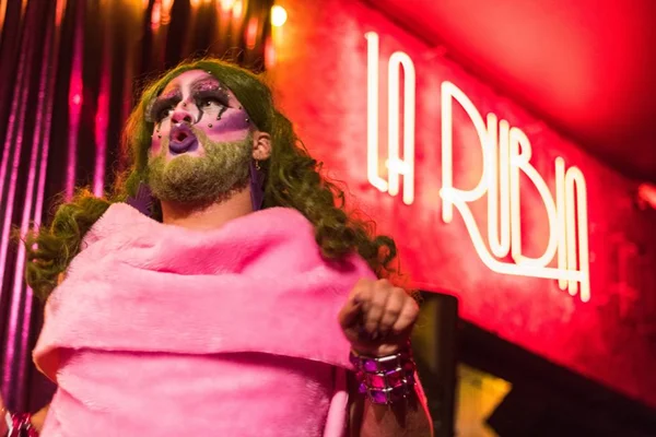 La Rubia Café abre espaço para drag queens no Sábadrag