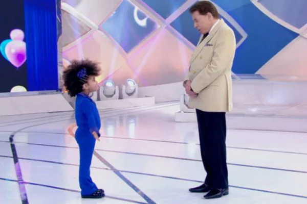 Silvio Santos é acusado de racismo ao falar de cabelo de menina