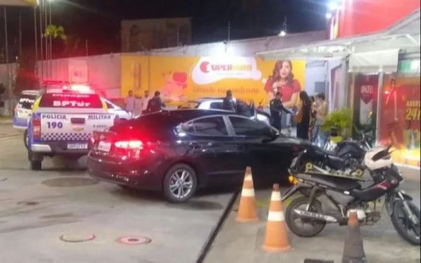 Mulher é morta a tiros pelo namorado em posto de gasolina em Sergipe