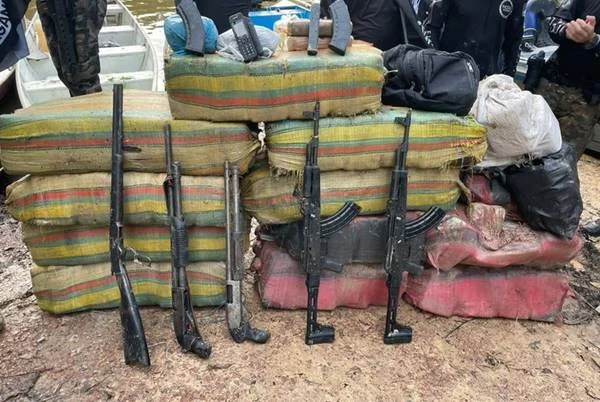 PF apreende mais de uma tonelada de drogas e armamento de guerra