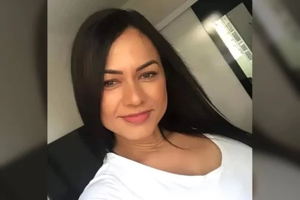Imagem colorida de mulher que desapareceu no litoral. Metrópoles