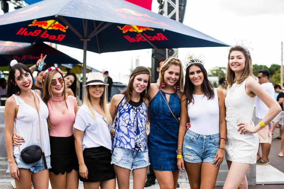 Lu Vasconcelos, Leticia, Silvia Murici, Andrea Dias, Ana Luisa Machado, Bruna Salvador e Carol Zeni Lu Vasconcelos, Leticia, Silvia Murici, Andrea Dias, Ana Luisa Machado, Bruna Salvador e Carol Zeni