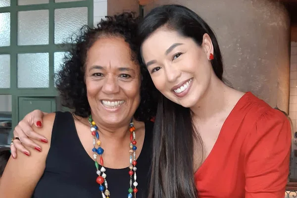 A atriz Bruna Aiiso e a mãe, Lia