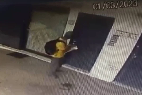Andarilho afirma ser cobaia humana e pede ajuda a Lula: “Colocaram chip no meu corpo”