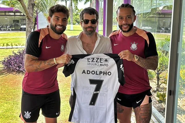 Adolpho Veloso, Memphis Depay e Yuri Alberto