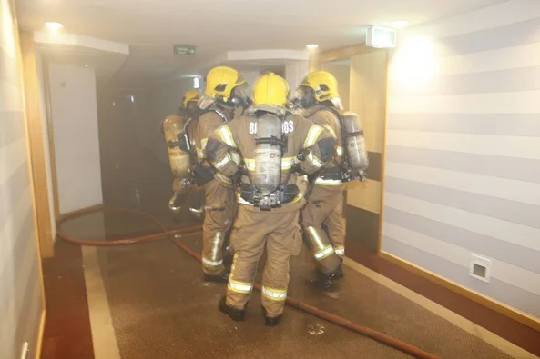 Três pessoas ficam feridas ao tentar combater incêndio florestal no DF