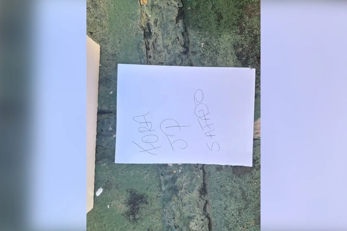 Carta enviada ao presidente por meio do "presente" Carta enviada ao presidente por meio do "presente"