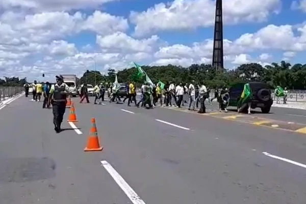 manifestantes pró-Bolsonaro