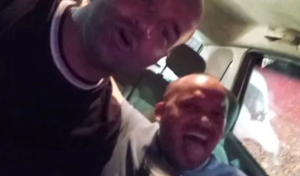 Imagem colorida de policiais amigos que trocaram tiros em um bairro do Rio de Janeiro - Metrópoles