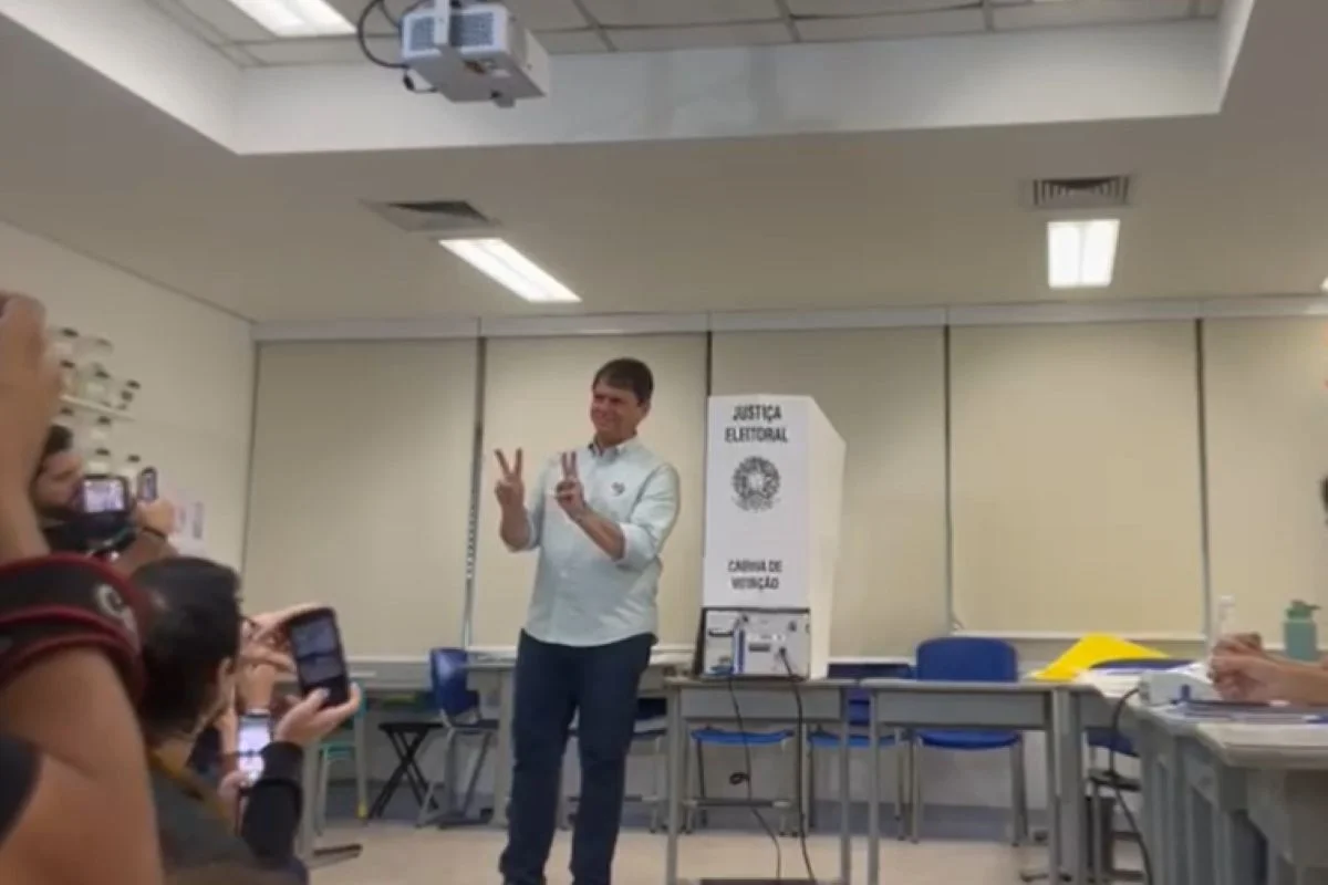 Tarcísio de Freitas vota no 2º turno Tarcísio de Freitas vota no 2º turno