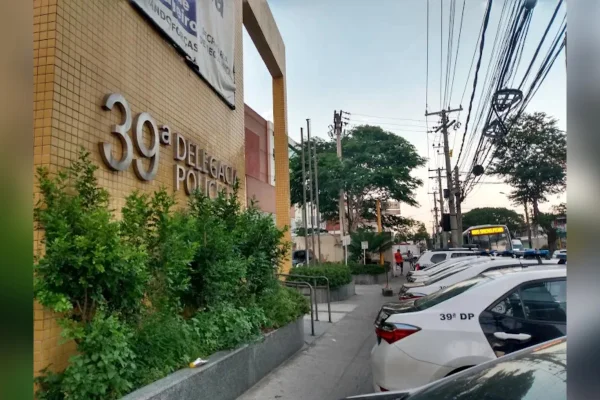 Professor é preso em flagrante por estuprar alunas de 8 anos no Rio