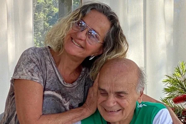 Regina Braga encanta a web com clique ao lado do marido, Drauzio Varella