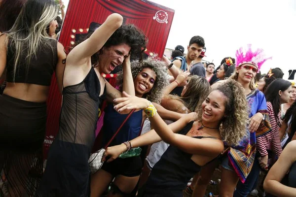 Carnaval no DF registra ocorrências pontuais, como roubos de celulares