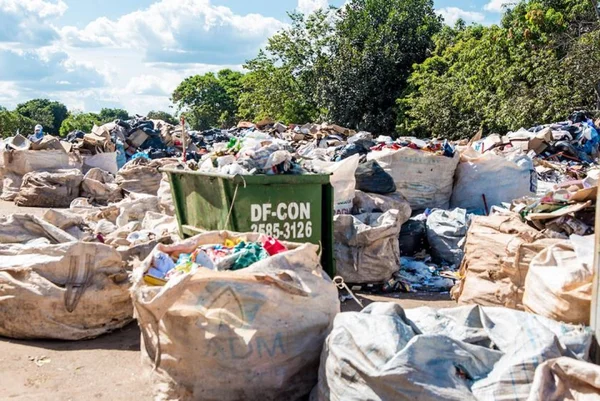 Greve da limpeza: 30% do efetivo do SLU retorna ao trabalho nesta 3ª