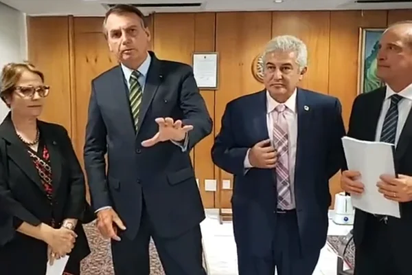 Bolsonaro sobre cartão corporativo: “Custo zero até o momento”