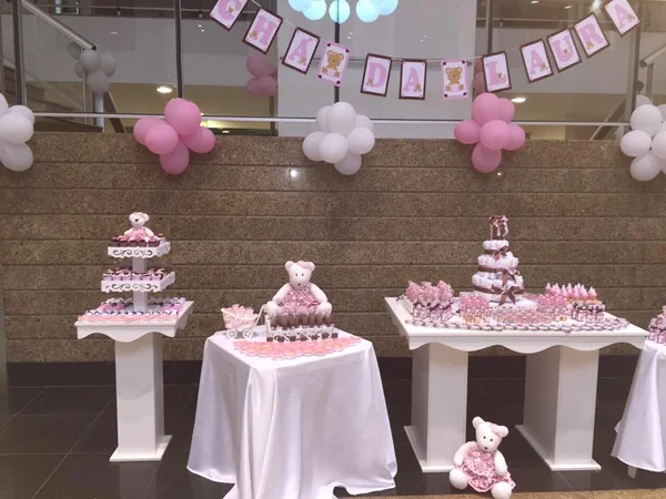 Empresária oferece ajuda para pais que levaram calote de casa de festa