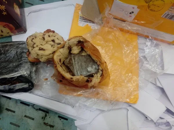 Triagem dos Correios encontra panetone recheado com maconha