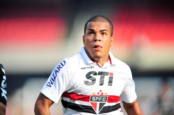 Imagem colorida do jogador Thiago Carleto, do São Paulo