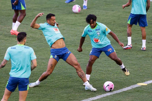 Seleção Brasileira faz último treino no Bezerrão antes de jogo no DF
