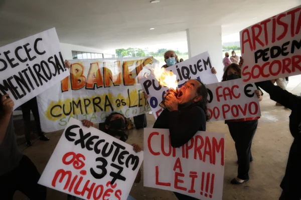 Artistas protestam em Brasília