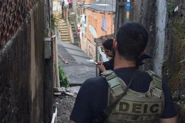 Polícia de SC deflagra operação para prender 58 suspeitos de atentados