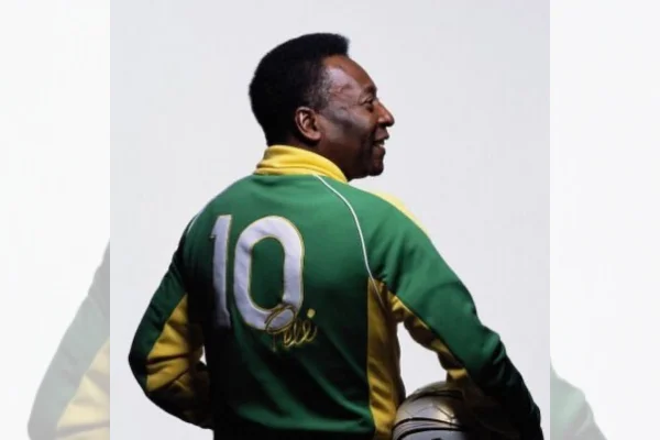 Pelé posta foto sobre recuperação nas redes: “Sorrindo todos os dias”