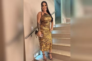Anne se exibindo com vestido em foto publicada nas redes 