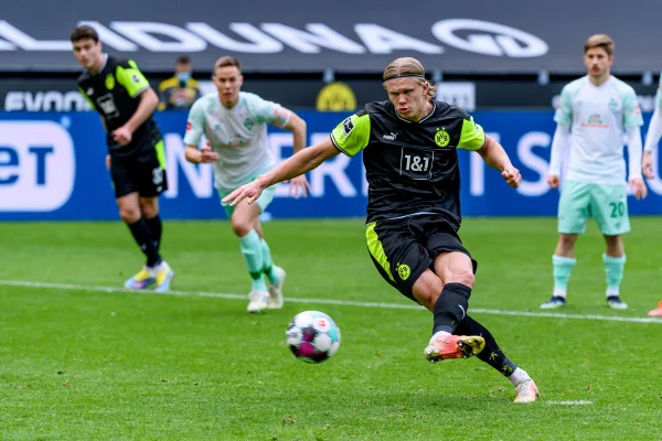 Haaland faz dois gols e comanda goleada do Borussia Dortmund no Alemão
