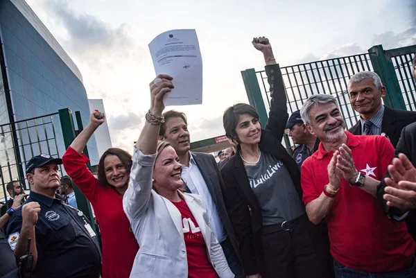 PT aciona Polícia Federal contra “fábrica de fake news de Bolsonaro”