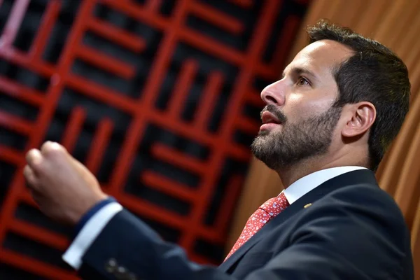 Braço direito de Paes, Calero reassume Câmara para votar contra “PEC da Vingança”