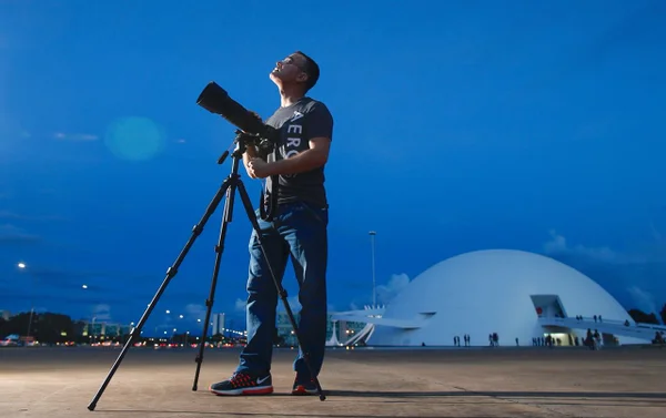 Conheça o fotógrafo que aproxima o universo dos monumentos de Brasília