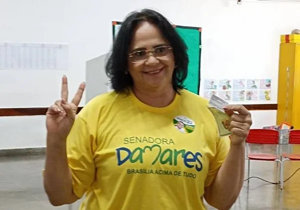 TRE-DF aprova, com ressalvas, as contas eleitorais de Damares Alves
