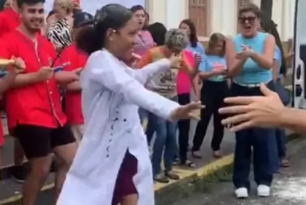 Jovem finge aprovação em medicina por motivo inusitado; entenda