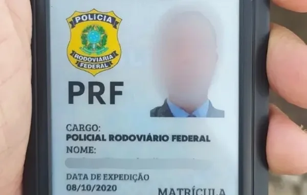 Imagem colorida de identificação falsa de homem que fingia ser policial - Metrópoles