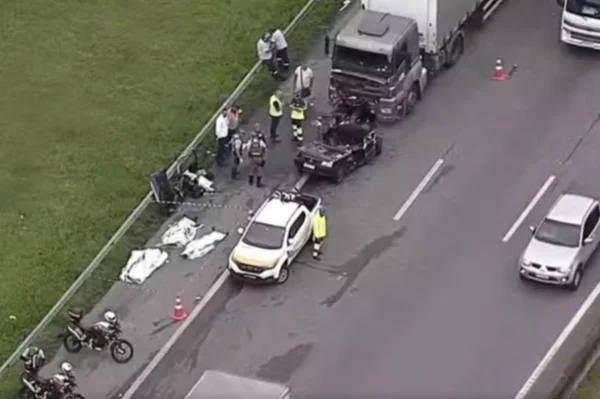 Grave acidente no Carnaval termina com a morte de três pessoas em Itapecerica da Serra