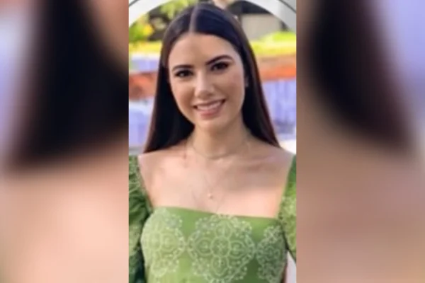 Estudante de medicina morre após grave acidente entre carro e caminhão