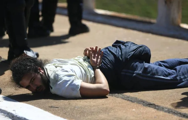 Manifestantes ocupam reitoria, fecham ICC e entram em confronto com PM