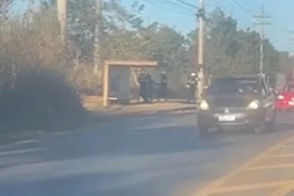 casal apanha após atropelar PM com motocicleta e fugir de blitz