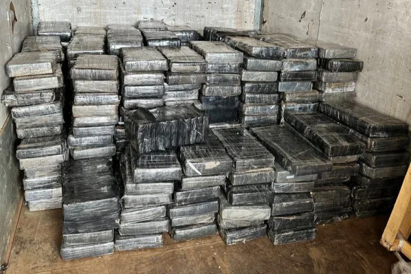 Caminhoneiro é preso com 3 toneladas de maconha na Raposo Tavares