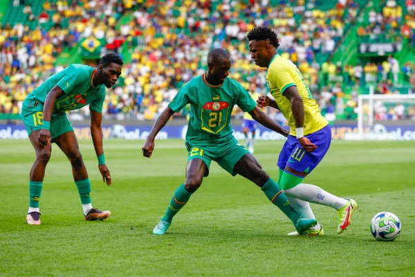 Se é para dar vexame, seria melhor abrir mão desse negócio de data Fifa