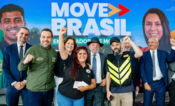 Presidente Lula na cerimônia de lançamento do programa de crédito para entregadores