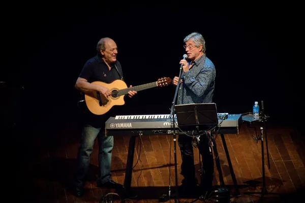Ivan Lins e Toquinho fazem show emocionante com homenagem a Vinicius