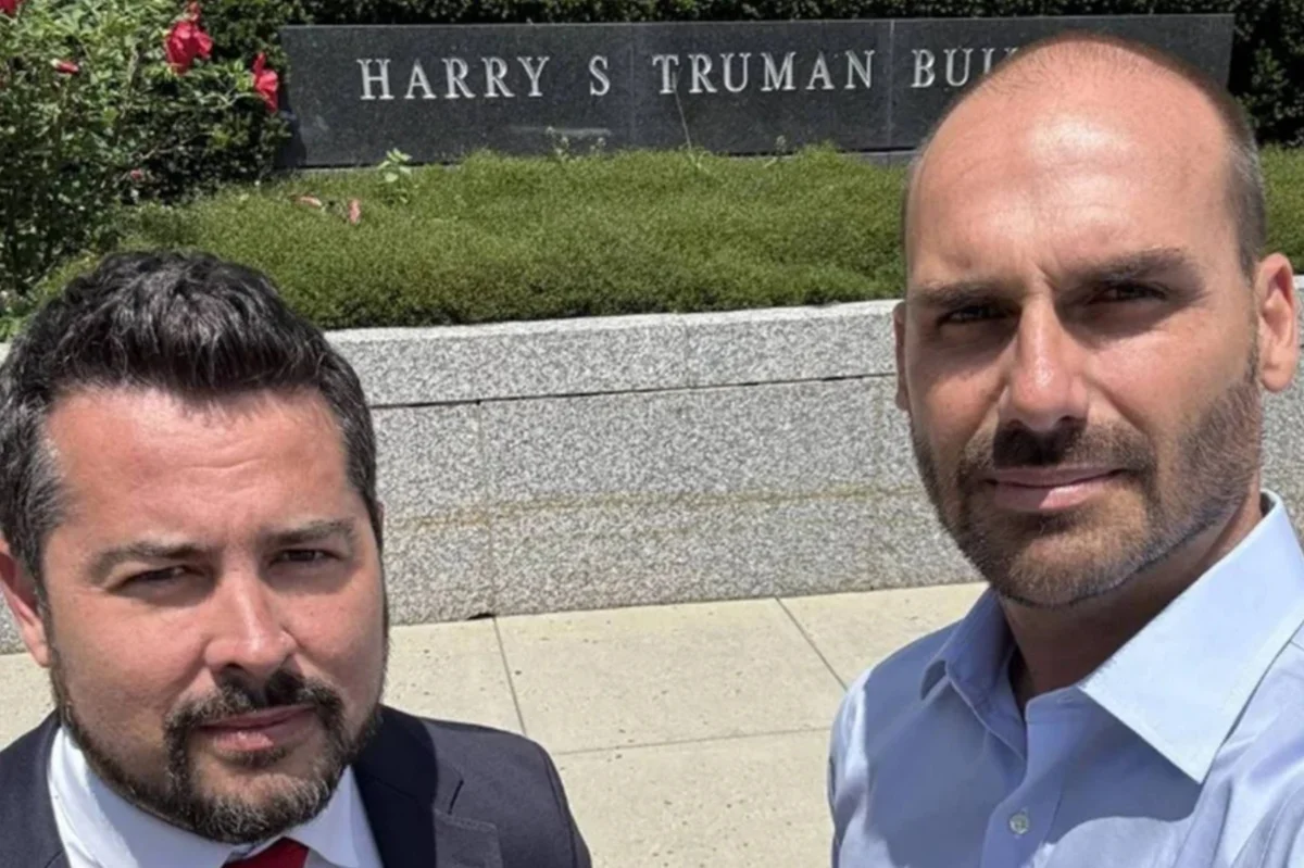 Paulo Figueiredo Eduardo Bolsonaro foram denunciados pela PGR por coação no curso do processo Paulo Figueiredo Eduardo Bolsonaro foram denunciados pela PGR por coação no curso do processo