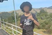 O adolescente J., de 17 anos, passou 15 dias internado injustamente na Fundação Casa apenas com base na descrição do cabelo O adolescente J., de 17 anos, passou 15 dias internado injustamente na Fundação Casa apenas com base na descrição do cabelo