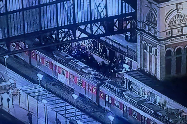Trem descarrilado na Luz - Metrópoles