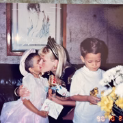 Xuxa com fãs no camarim.