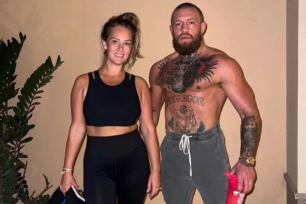 McGregor, estrela do UFC, posta vídeo de suposto sexo oral de esposa